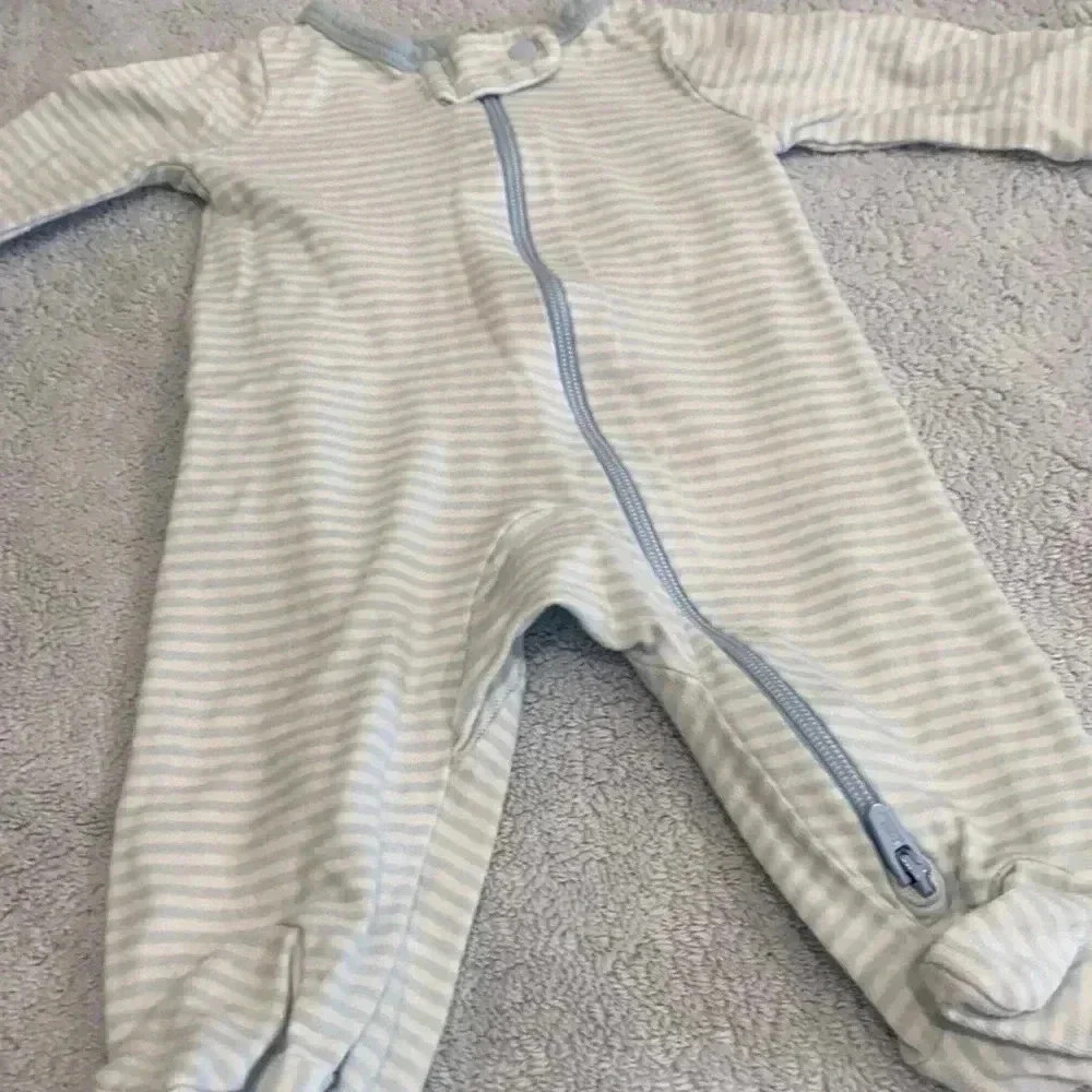 Carter’s Pjs - Picture 2 of 7